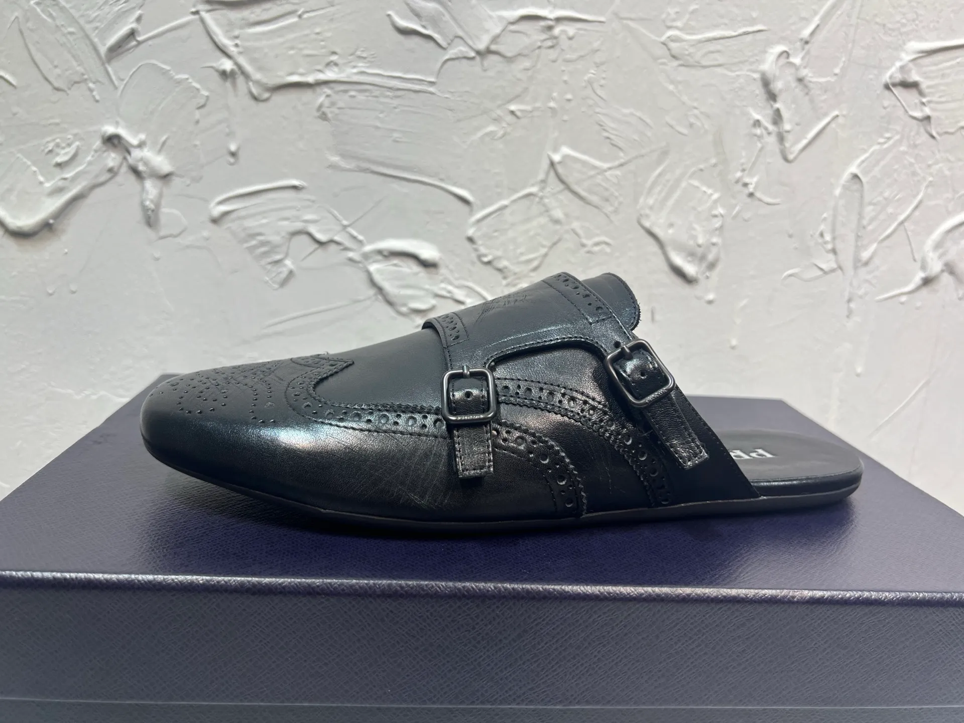 P780 prada derby2025 spring and autumn latest Prada slip-on retro men's Muleto shoes, Shuffle double-buckle Monk shoes, upper cowhide, lining and foot cowhide, rubber sole, black and brown 2-color original packaging Code number: 39-46